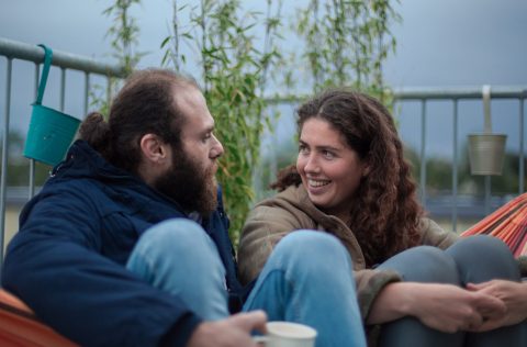 SDG Toermee VIP bus in gesprek met statushouders en studenten
