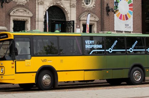 ToerMee-bus brengt Duurzame Ontwikkelingsdoelen naar Leeuwarden