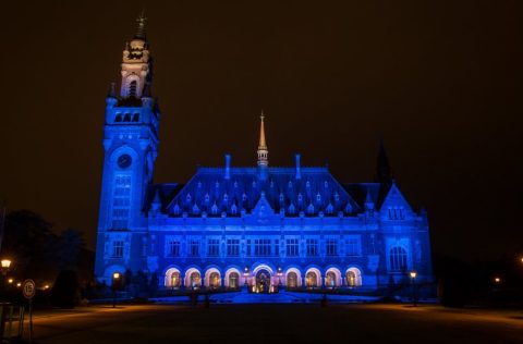 VN viert 75ste verjaardag. Gebouwen in Nederland kleuren blauw.