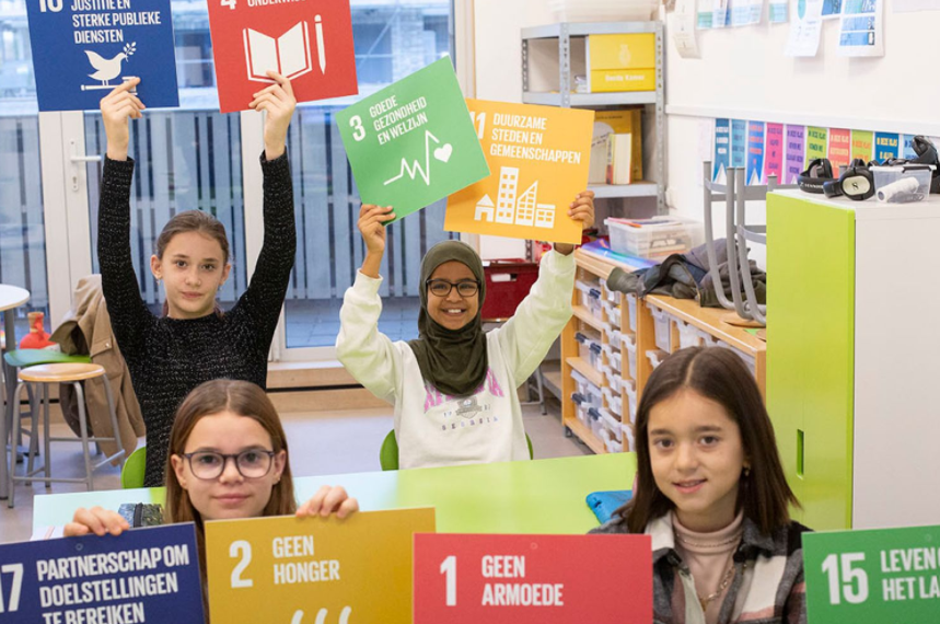 Scholieren exposeren foto’s over Duurzame Ontwikkelingsdoelen in Maastricht