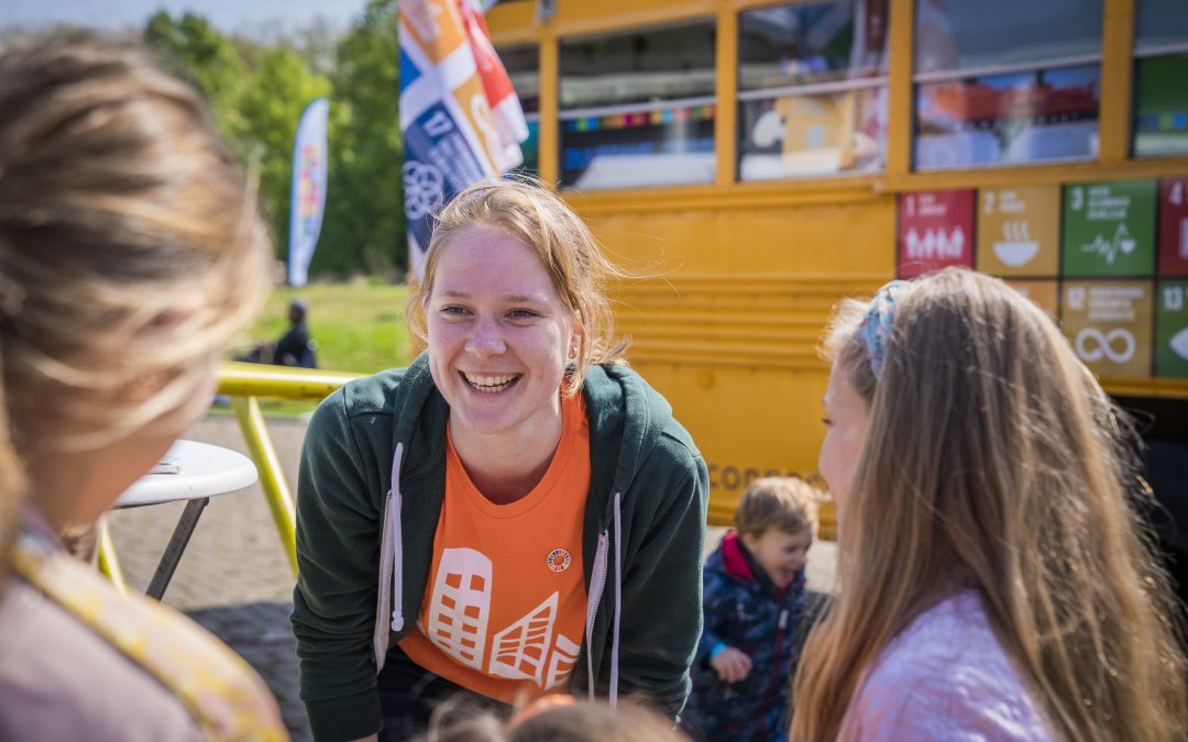 In gesprek over een duurzame en eerlijke wereld: de SDG-bus komt naar Alkmaar