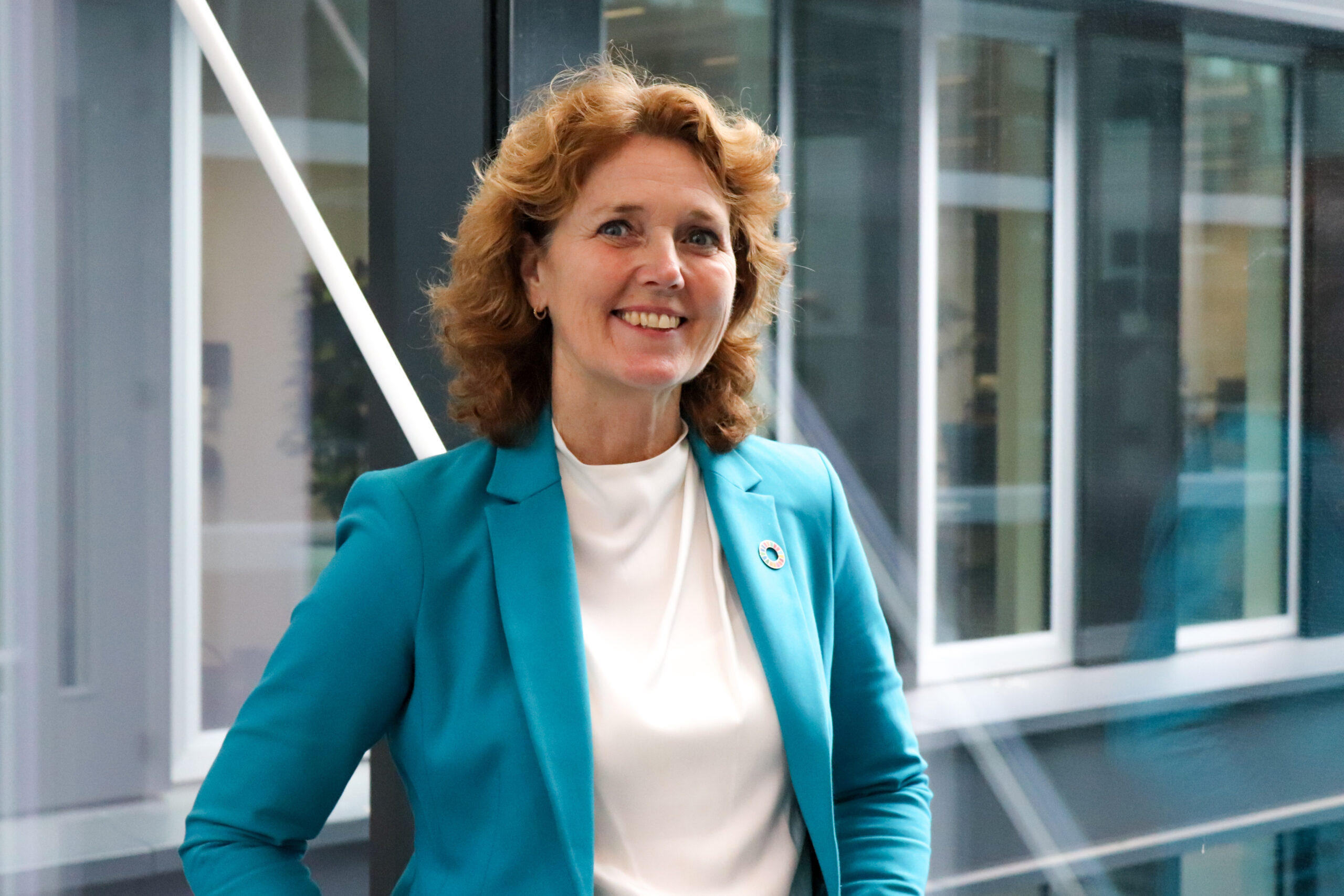 Karin draagt SDG-stokje over: ‘verantwoorde consumptie en productie zijn economische noodzaak’